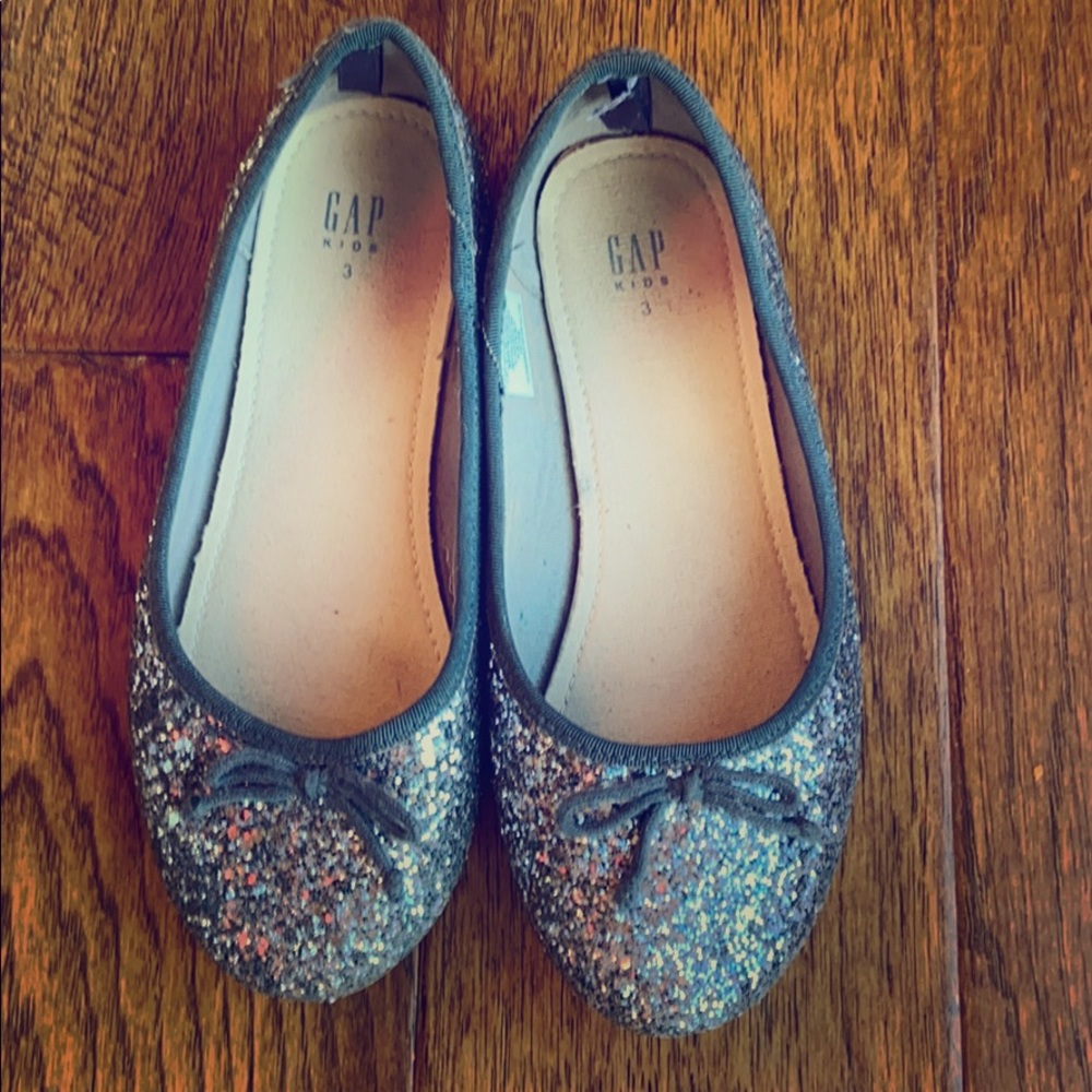 Gap size 3 girl slip on glitter shoes! - Picture 1 of 3